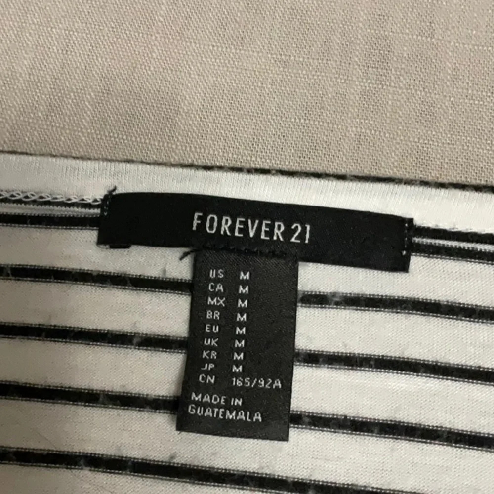 FOREVER 21 - Picture 4 of 4